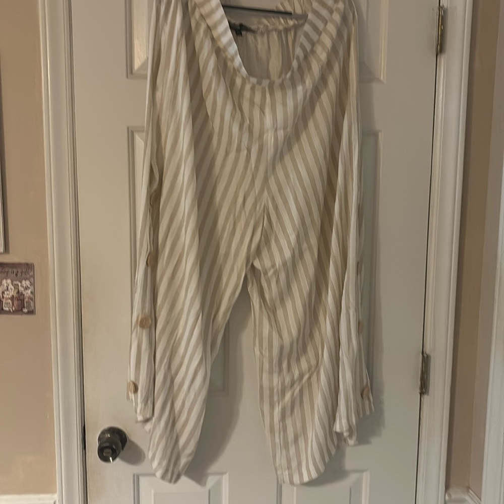 Willow Tree Beige Striped Wide Leg Pants, So Cute, Buttons on both sides